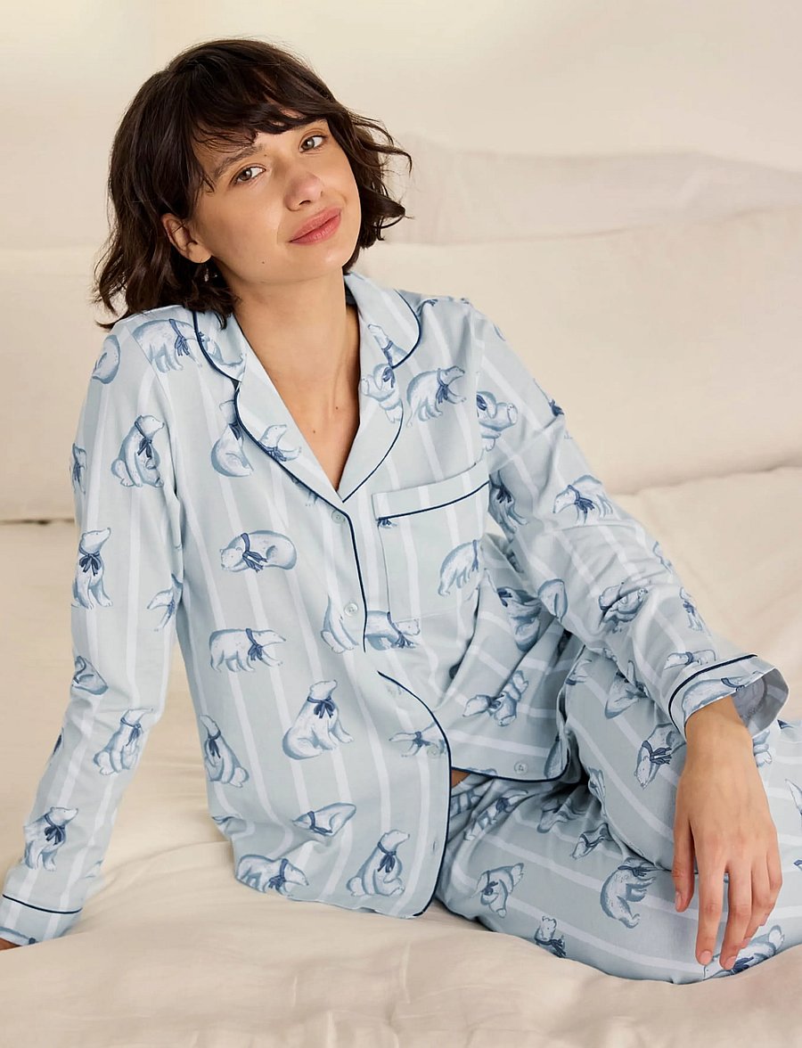chelsea-peers-pyjama-dames-786ufv-1.jpg Chelsea Peers Organic Cotton Polar Bear Stripe Print Long Pyjama Set (CPSCW1007RPBS02) Pyjama''s Boozt.com - Afbeelding 1