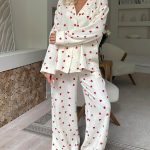 Schattige pyjamasets met hartjesprint en knoopjes – Likemychoice