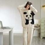 Panda pyjama voor dames: behaaglijke elegantie met schattige panda print