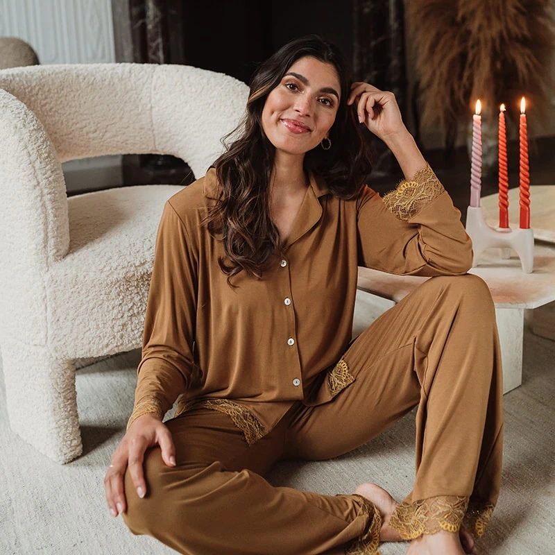 gekke-pyjama-dames-052ell.webp Jasmine Pyjama Bronze - Afbeelding 1