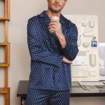 Satijnen pyjama heren Knoopsluiting Doorknoop pyjama met lange mouwen 48 Blauw | bol