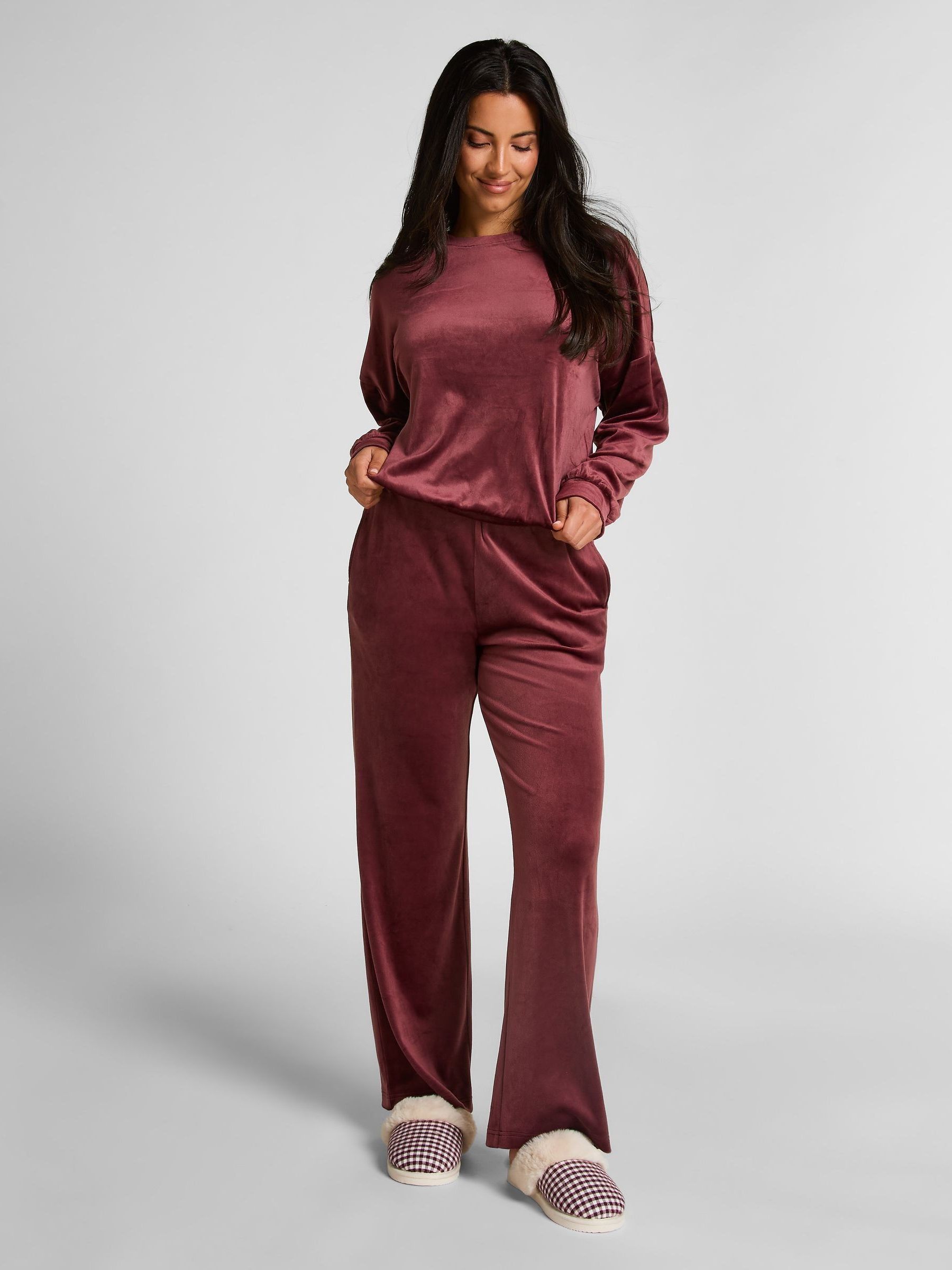 hunkemoller-pyjama-dames-302gtw.jpg Kopen Rood Hunkemoller Velvet Pyjamas Set van Next Nederland - Afbeelding 1