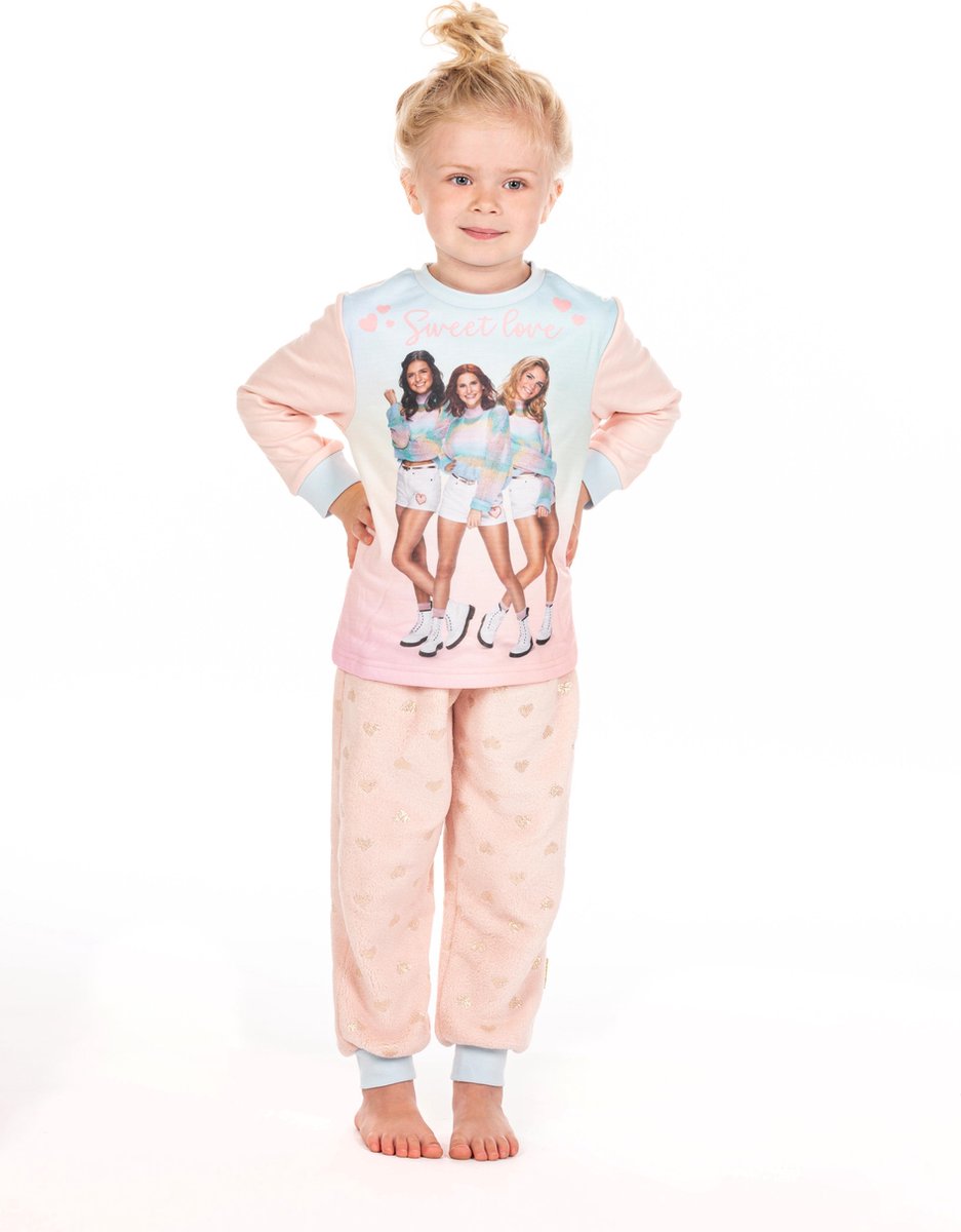k3-pyjama-166stl-1.jpg K3 Pyjama Sweet Love 100% Katoen/coral fleece Maat 122/128 | bol - Afbeelding 1