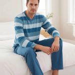 M.E.Q. Heren pyjama lange mouwen katoen V hals Aqua blue – Sliponline