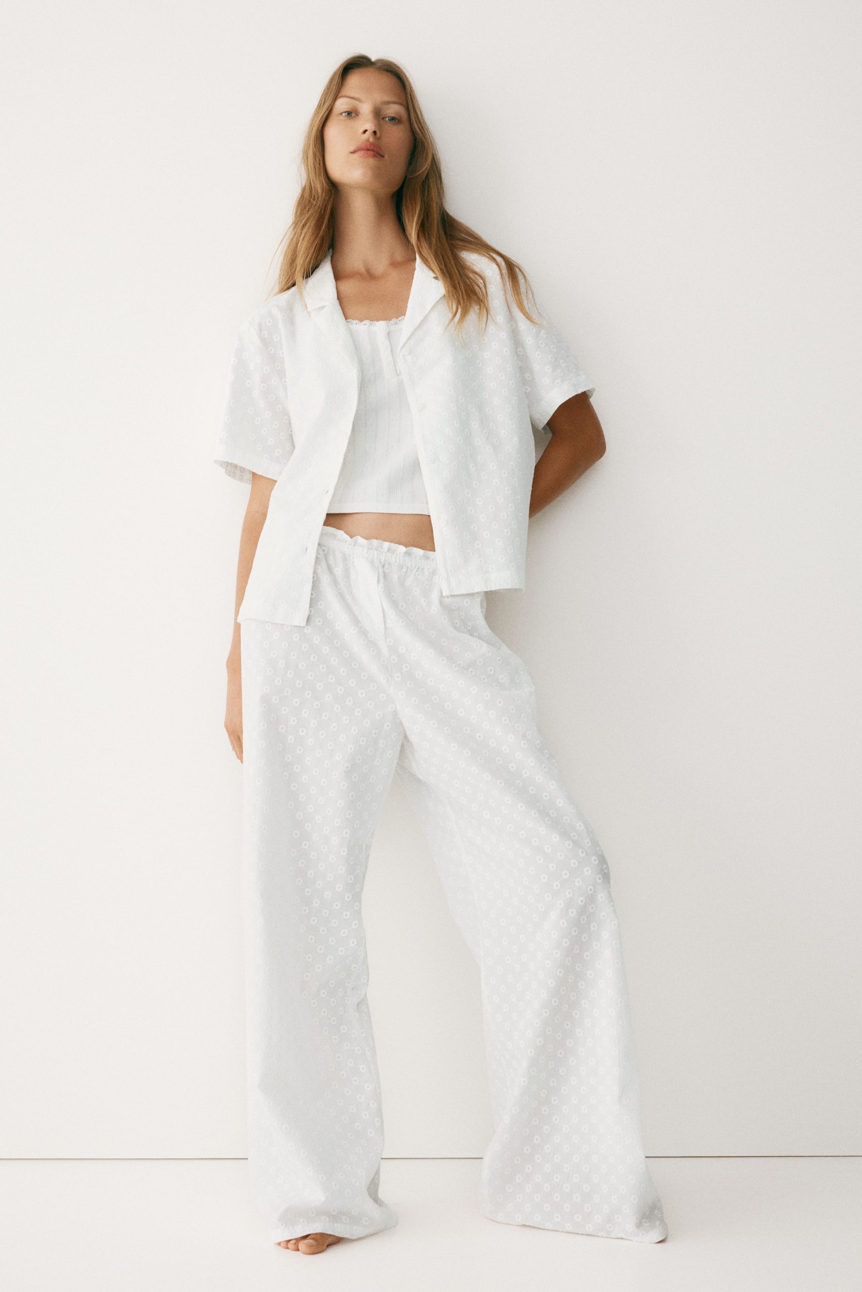 katoenen-pyjamabroek-dames-965iuk-1.jpg Katoenen pyjamabroek met borduursel Wit DAMES | H&M NL - Afbeelding 1