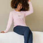 By Louise By Louise Essential Dames Pyjama Set Lang Katoen Roze