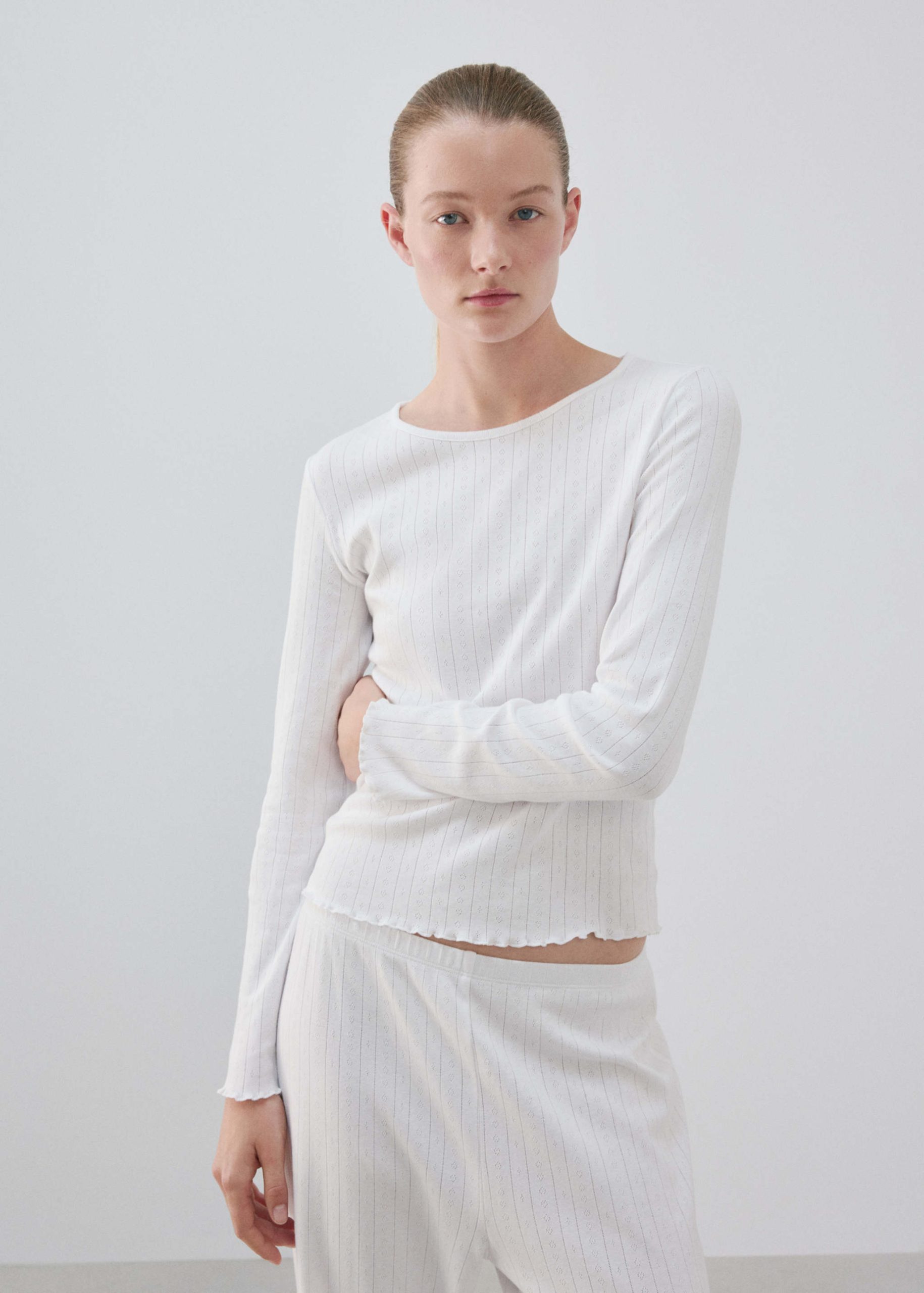 mango-pyjama-307wuk-1.jpg Tweedelige pyjama van opengewerkt katoen Dames | MANGO Nederland - Afbeelding 1