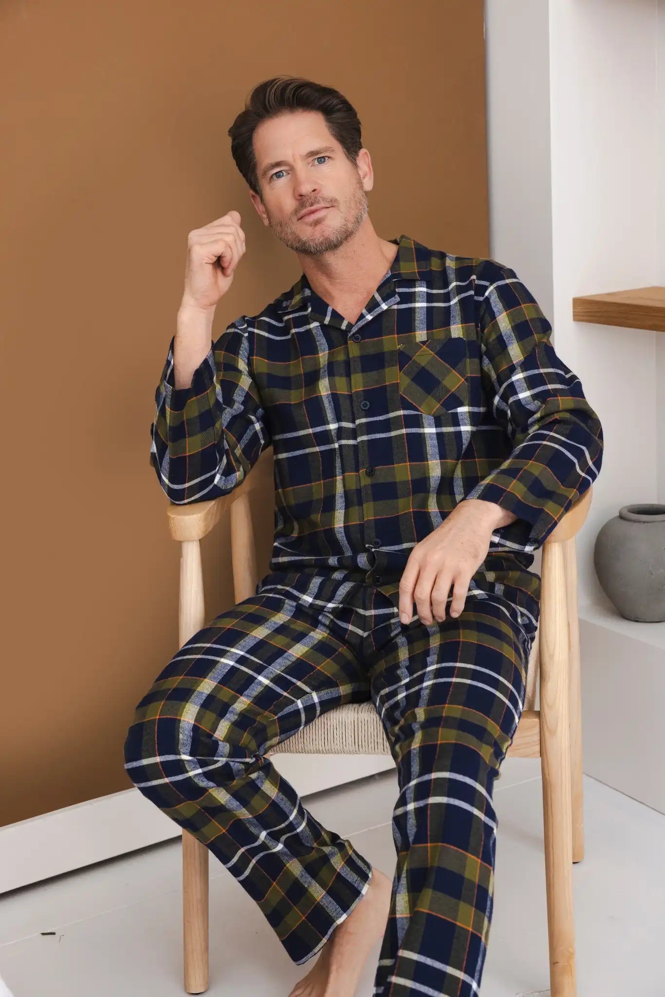 ouderwetse-heren-pyjama-164vzt-1.jpg Pastunette Flanellen Heren Pyjama met knoopsluiting Donkerblauw kopen? (Katoen) Bekijk Online – Sliponline - Afbeelding 1