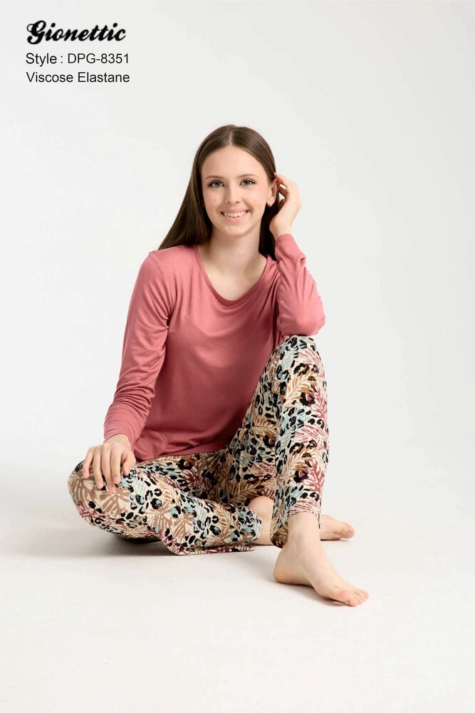 pyjama-lange-mouw-840bob-1.jpg Dames Pyjama van Gionettic met lange mouw Beerenondergoed.nl - Afbeelding 1