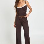 Chocolate Tall Pyjama Set Met Contrasterende Cami En Broek | Boohoo NL