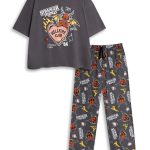 Stranger Things Hellfire Club Dames Zwarte Pyjamaset met Korte Mouwen en Lange Pijpen | Grafische T shirt & Cartoonbroek | Nachtkleding voor Fans van de Serie | Stranger Things Merchandise : Amazon.nl: Kleding,