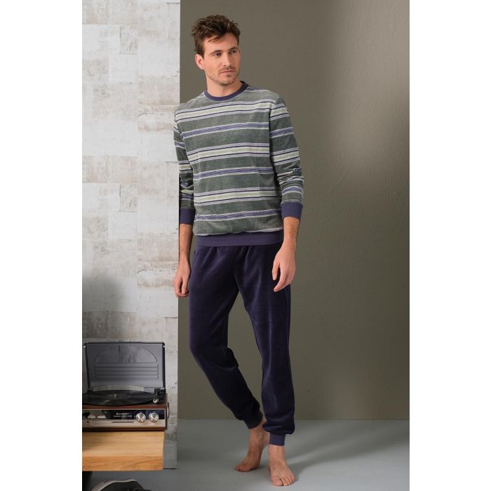 velours-pyjama-heren-282rcn-1.jpg Velours heren pyjama strepenpatroon | Pyjama webshop | Online de mooiste pyjama's, nachthemden, ondermode en meer - Afbeelding 1