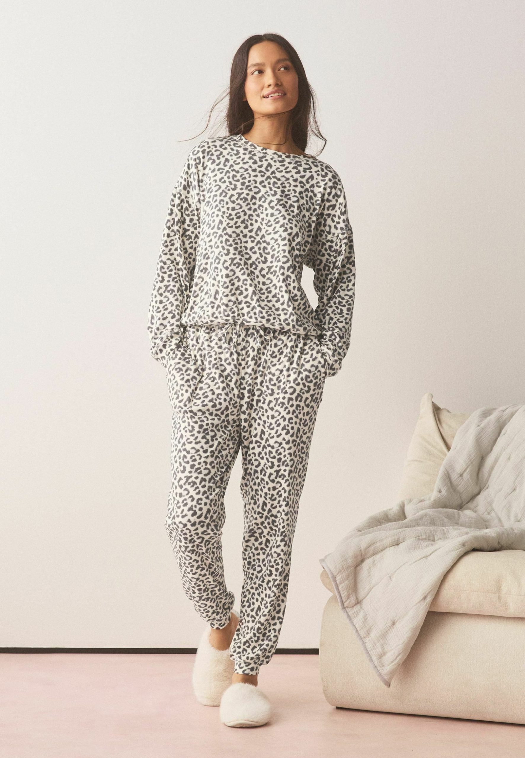 zalando-pyjama-dames-410lac-1.jpg Pyjama's in grotere lengtematen voor dames online | Zalando - Afbeelding 1