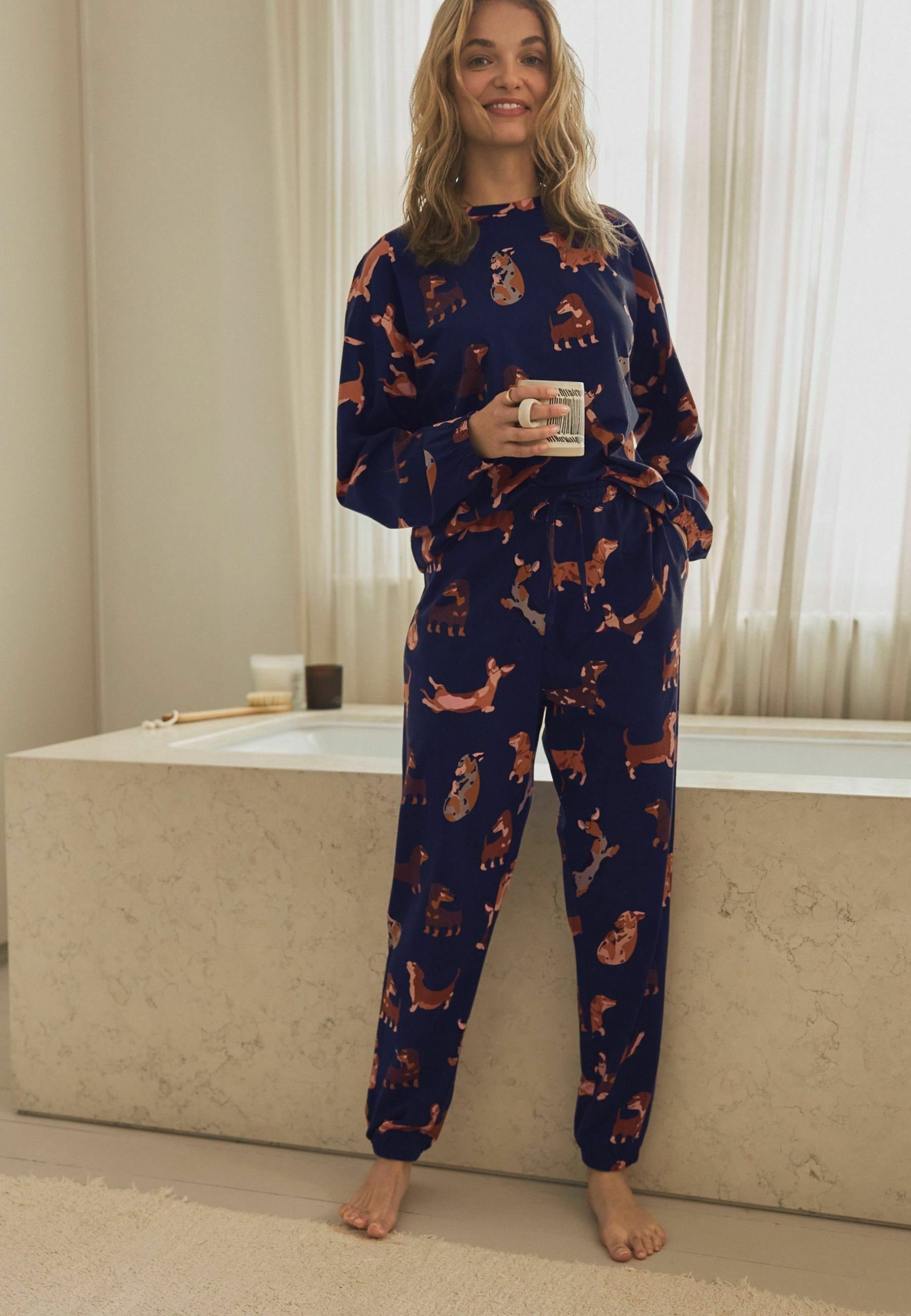 zalando-pyjama-dames-993tnx-1.jpg Next TALL SET Pyjama navy blue dachshund/blauw Zalando.nl - Afbeelding 1