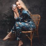 Kimomi Satijnen Pyjama Dames Petrol Roses Luxe nachtkleding met pyjamabroek | bol